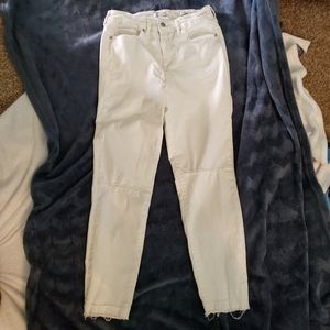 Sofia Vergara white distressed jeans